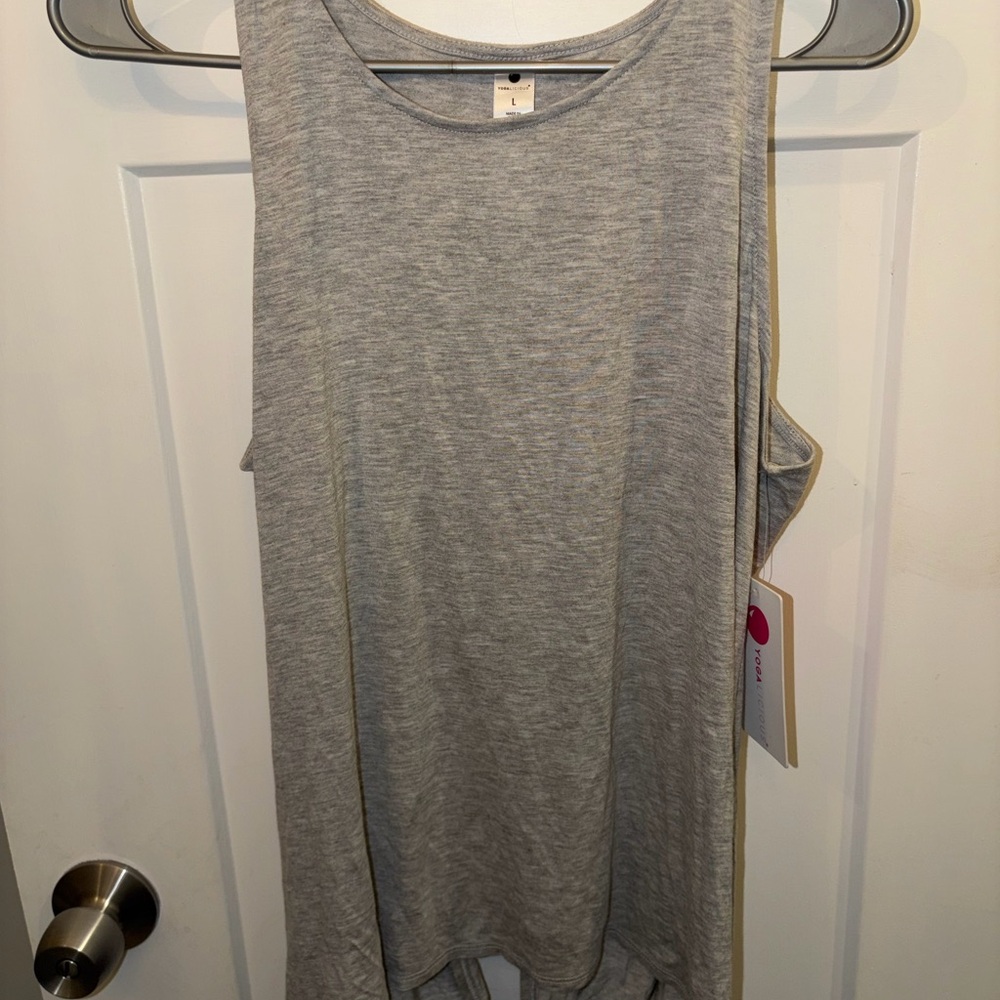 New with tags Women's Gray Sleeveless Tank Top